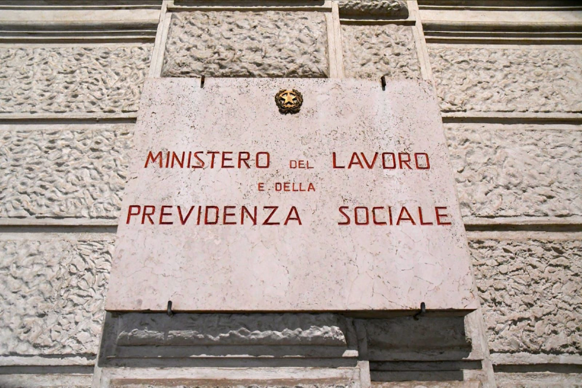 Lavoro Domestico, al Ministero del Lavoro aggiornati i minimi retributivi dal 1° gennaio 2026: adeguamento Istat dell’1% a tutela del potere d’acquisto
