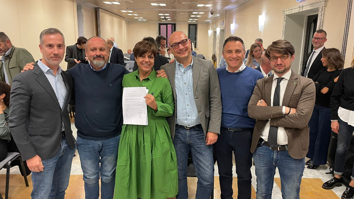 Lavoro Domestico, siglato il rinnovo del Ccnl applicato ad oltre 817mila assistenti familiari (colf, badanti e baby sitter)